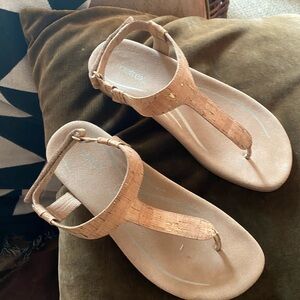 Aetrex size 7.5-8 warn one time sooo cute!